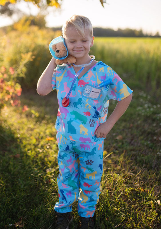 Great Pretenders Veterinarian Scrubs with Accessories (size flexible ages 5–6)