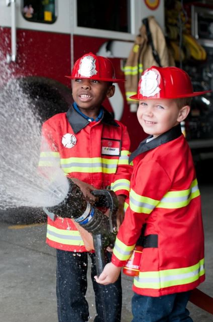 Great Pretenders Firefighter with Accessories - Size 5-6